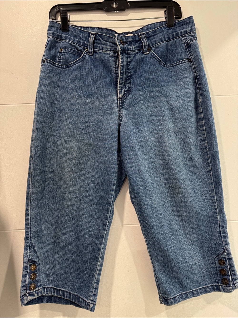 Croft & Barrow Capri Jeans Womens 10 Blue Good Natural Fit Button Hem Stretch